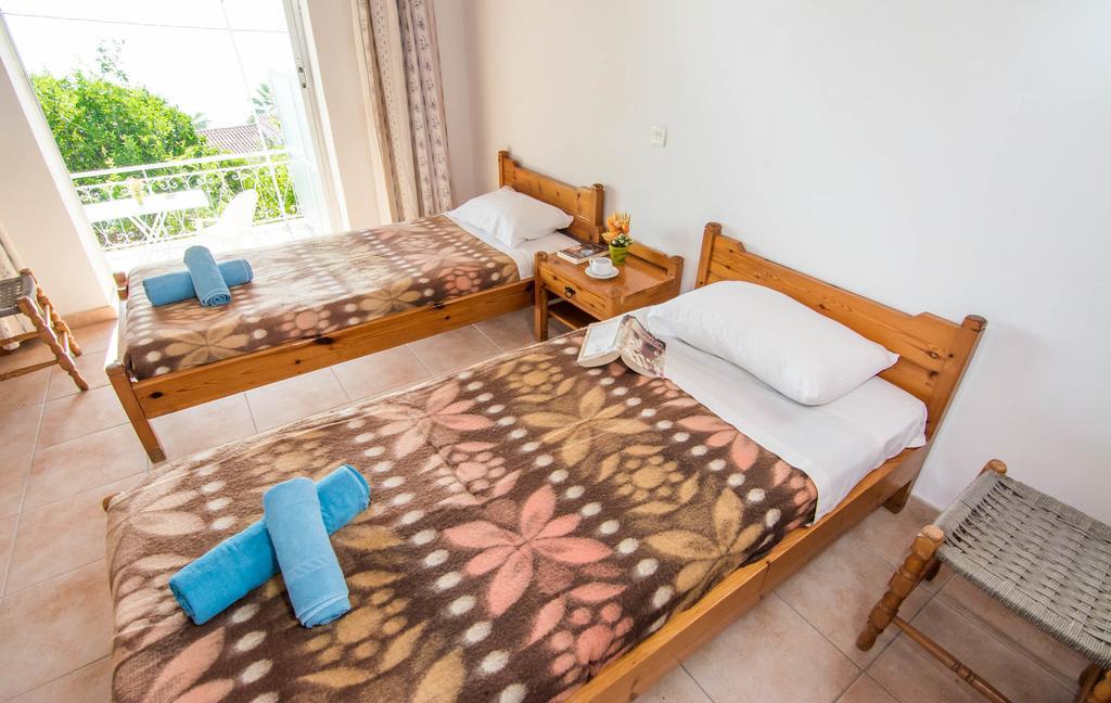 Spiti Kritikos Benitses (Corfu) Exterior foto