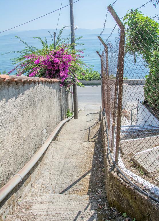 Spiti Kritikos Benitses (Corfu) Exterior foto