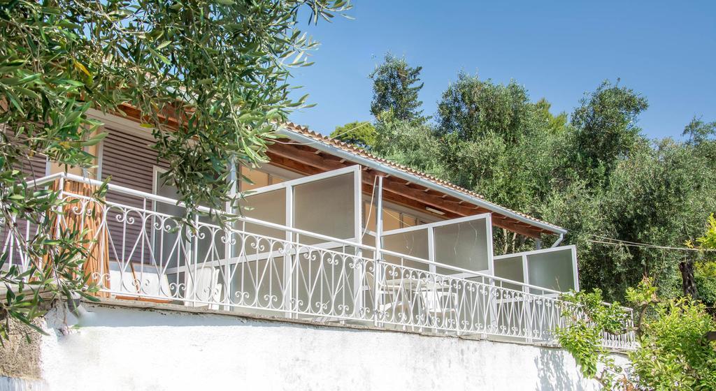 Spiti Kritikos Benitses (Corfu) Exterior foto