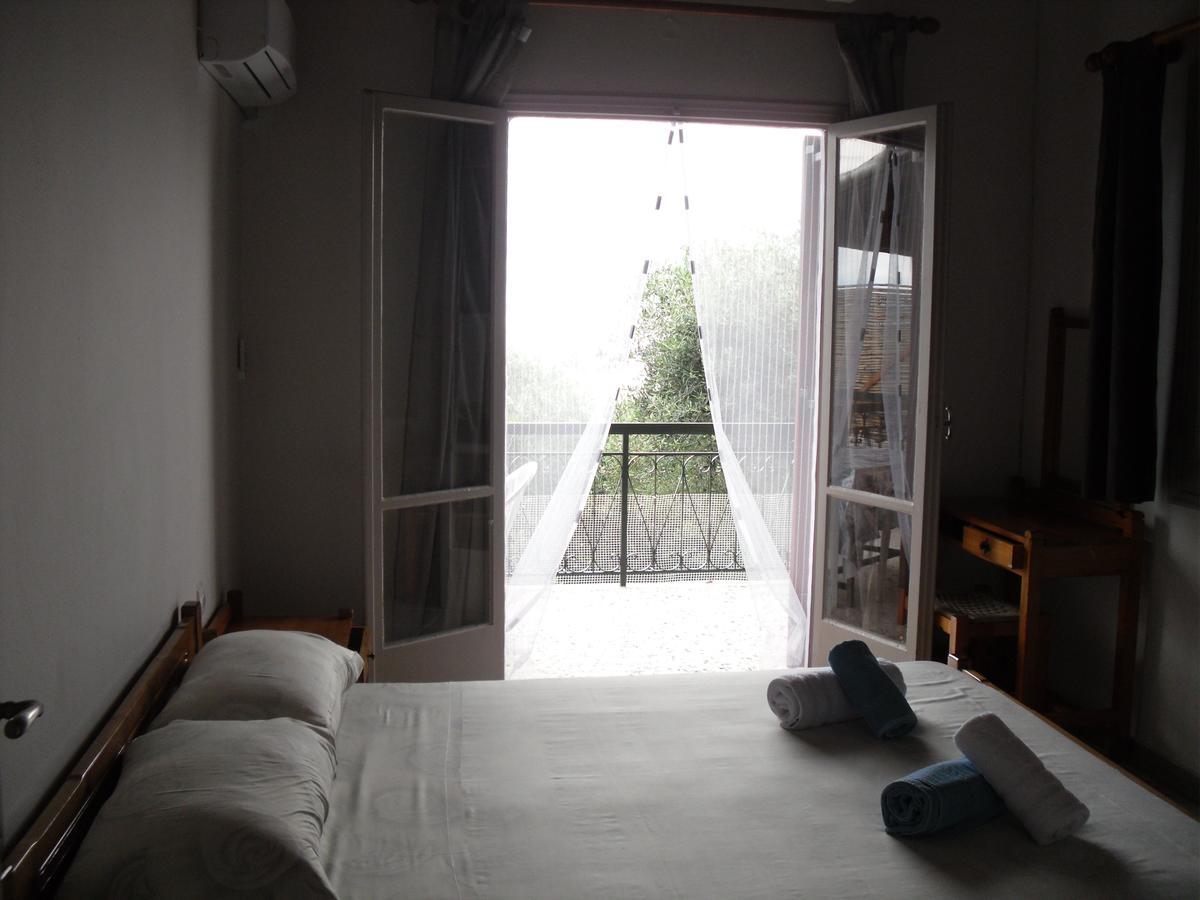Spiti Kritikos Benitses (Corfu) Exterior foto